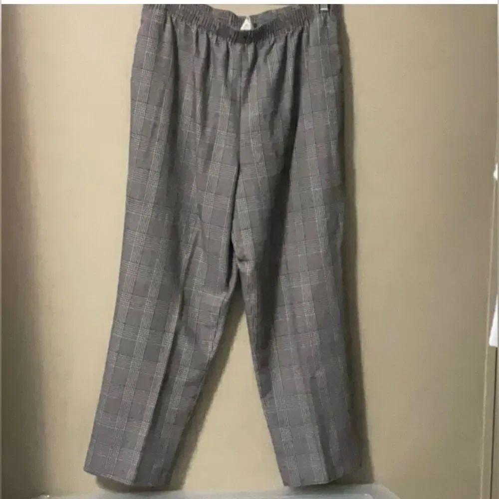 Women’s Gray plaid Pants with pink!